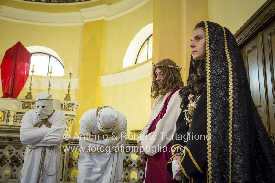 La Messa che precede l'avvio della Via Crucis per le strade del centro storico di Barile (PZ)