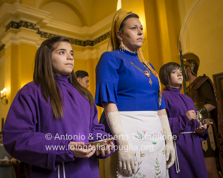 La Messa che precede l'avvio della Via Crucis per le strade del centro storico di Barile (PZ)